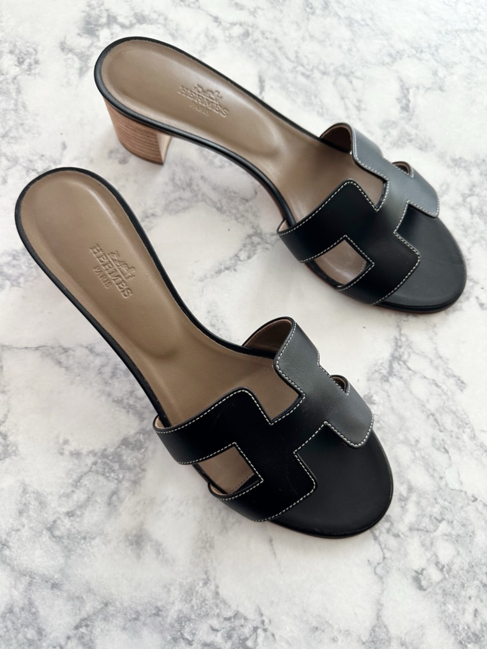 Hermes Oasis Sandal in Noir